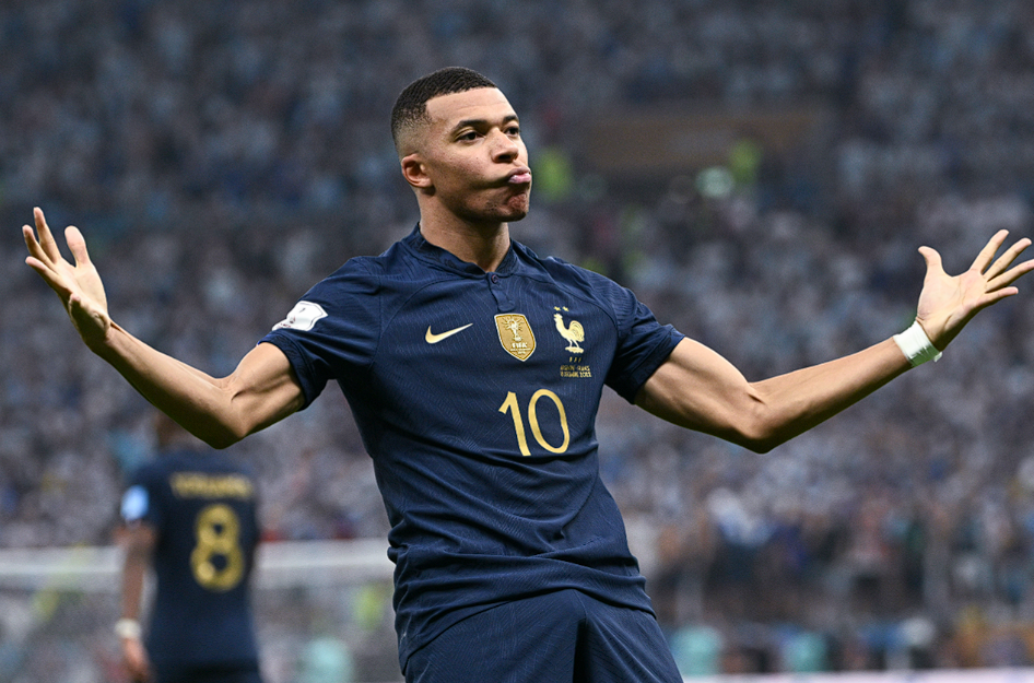 姆巴佩膝伤反复，保守治疗寻康复良策